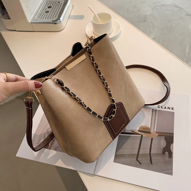 HISUELY Чанта-тоут с веригата, Bag-чанта, 2022, Модни Нова Висококачествена Дамска Дизайнерска чанта от Изкуствена кожа, Пътна чанта-Месинджър Q6