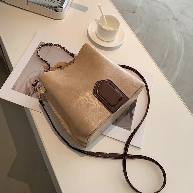 HISUELY Чанта-тоут с веригата, Bag-чанта, 2022, Модни Нова Висококачествена Дамска Дизайнерска чанта от Изкуствена кожа, Пътна чанта-Месинджър Q6 Изображение 1 