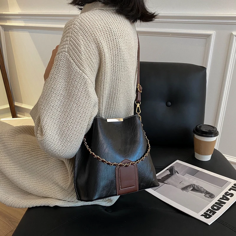 HISUELY Чанта-тоут с веригата, Bag-чанта, 2022, Модни Нова Висококачествена Дамска Дизайнерска чанта от Изкуствена кожа, Пътна чанта-Месинджър Q6 Изображение 2 