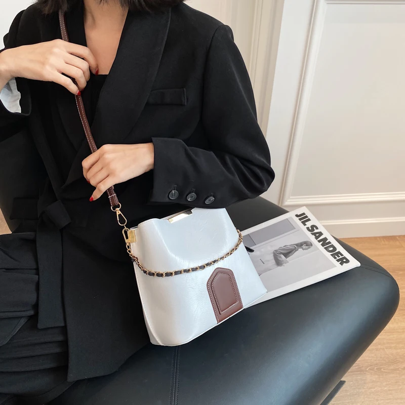 HISUELY Чанта-тоут с веригата, Bag-чанта, 2022, Модни Нова Висококачествена Дамска Дизайнерска чанта от Изкуствена кожа, Пътна чанта-Месинджър Q6 Изображение 3 